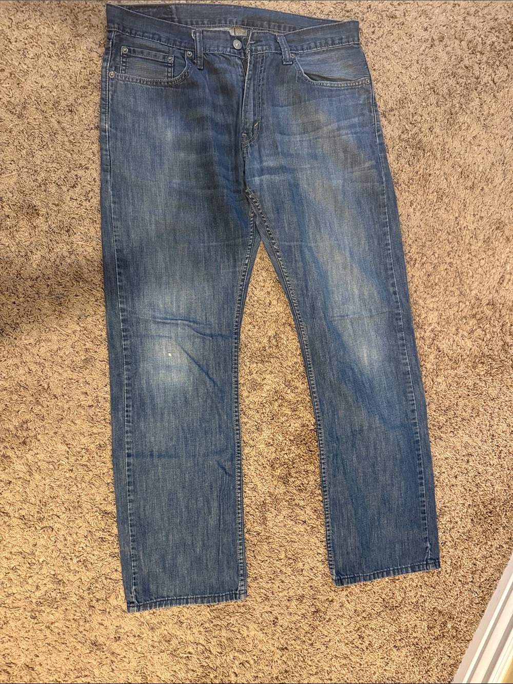 Levi's Men's Straight Jeans in Medium Blue Wash